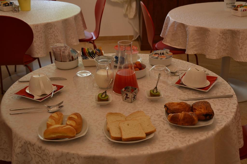 B&B Torre Porta Marina Ventimiglia Bagian luar foto