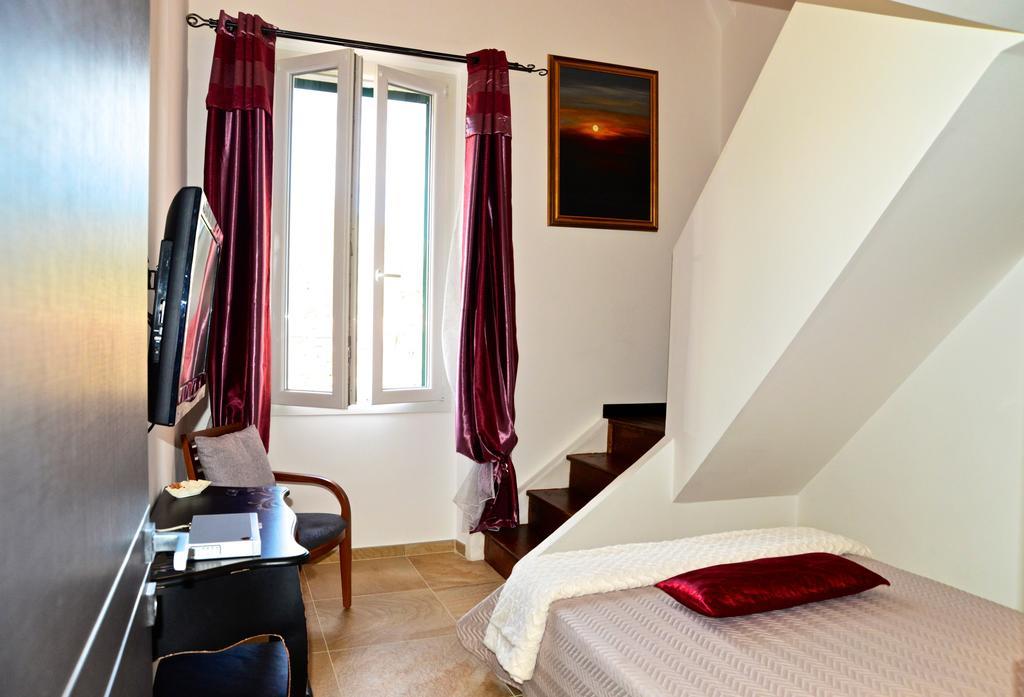 B&B Torre Porta Marina Ventimiglia Bagian luar foto